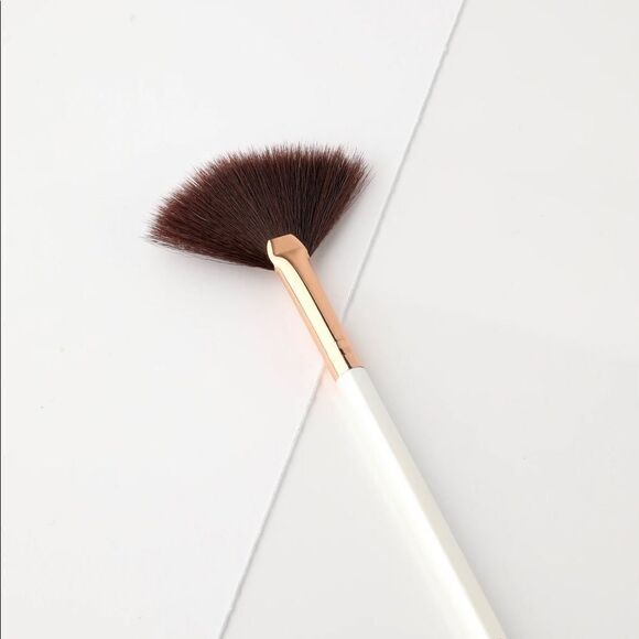 Bundle LUXIE 560 Medium Fan Brush Ipsy Bag - Picture 3 of 6